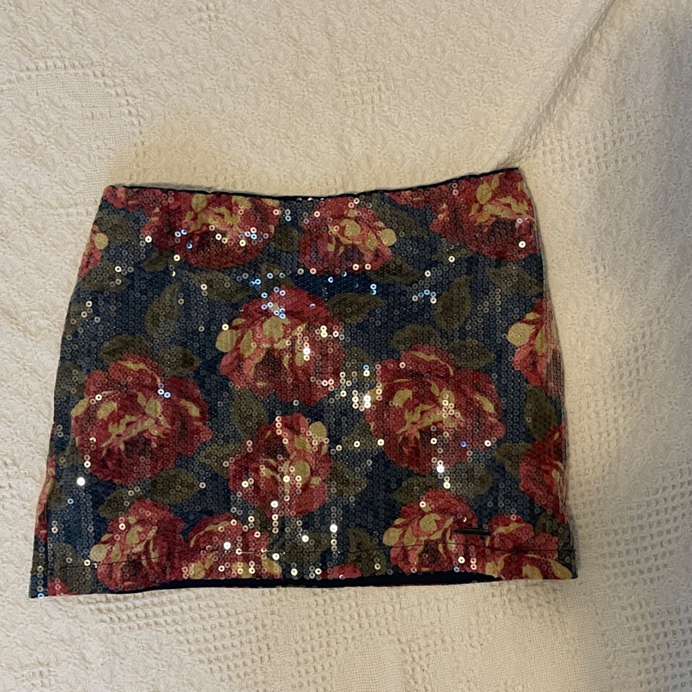 Abercrombie rose floral navy sequin skirt